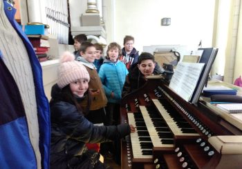 Žáci si zahráli na varhany
